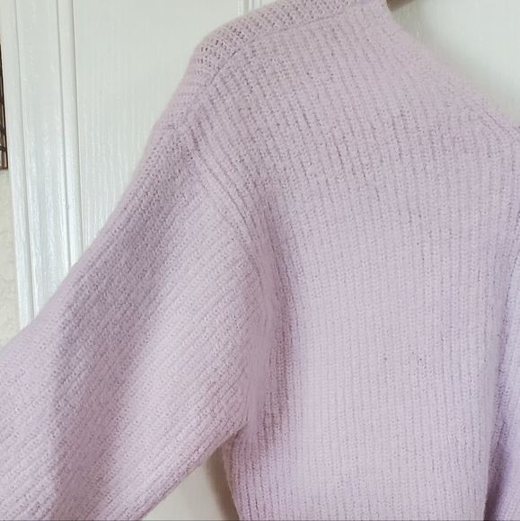 H&M ladies v-neck long sleeve, dropped shoulder, lavender sweater sz XS - Picture 3 of 9